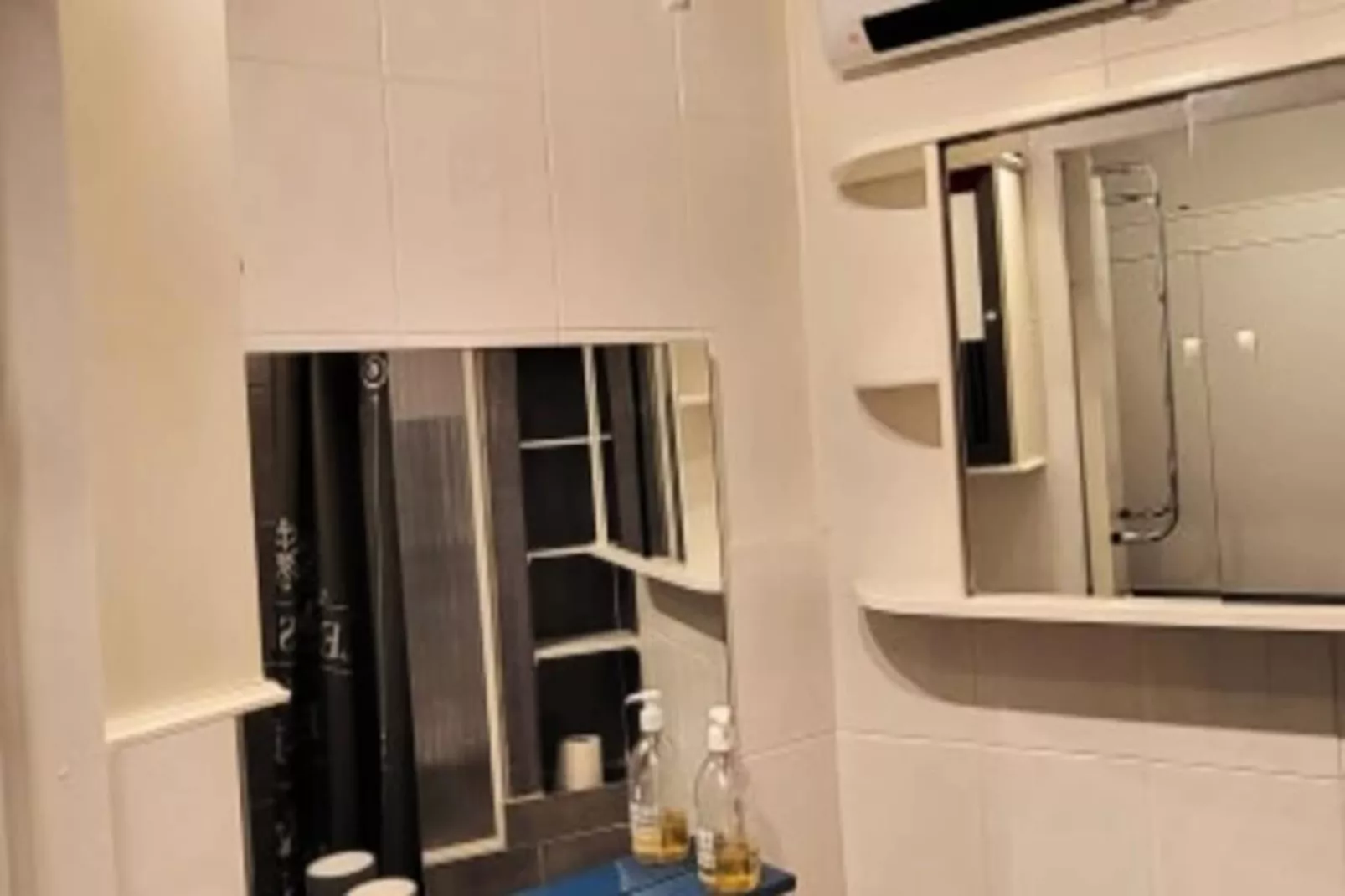 Résidence La Croisi&egrave;re : Vue Sur Les Bateaux, Balcon, R&eacute;nov&eacute;, Climatis&eacute;, Parking, .-Niet-getagd