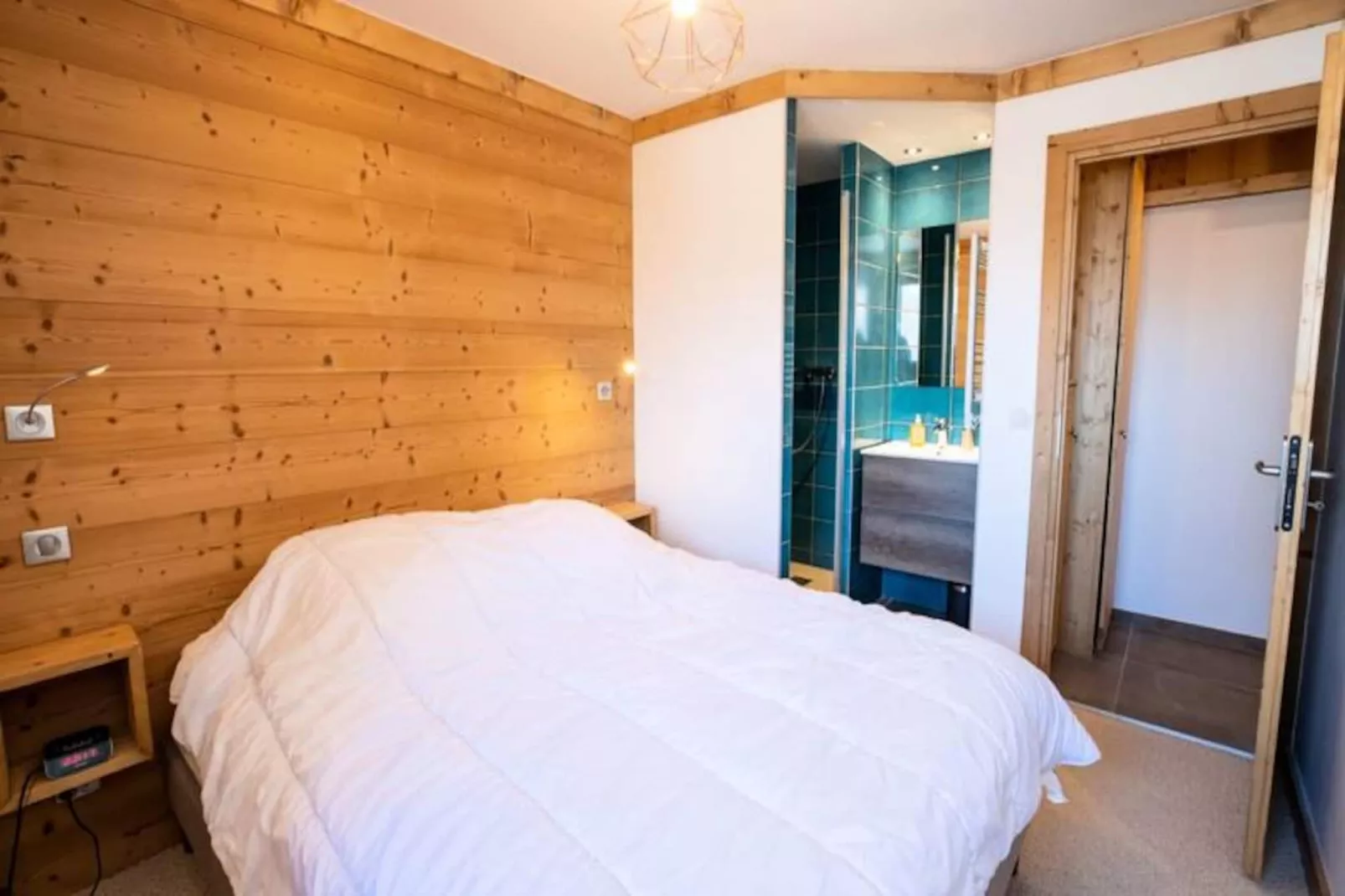 Les 3 Marches A1 En Face Du T&eacute;l&eacute;si&egrave;ge De Morel - Niet-getagd