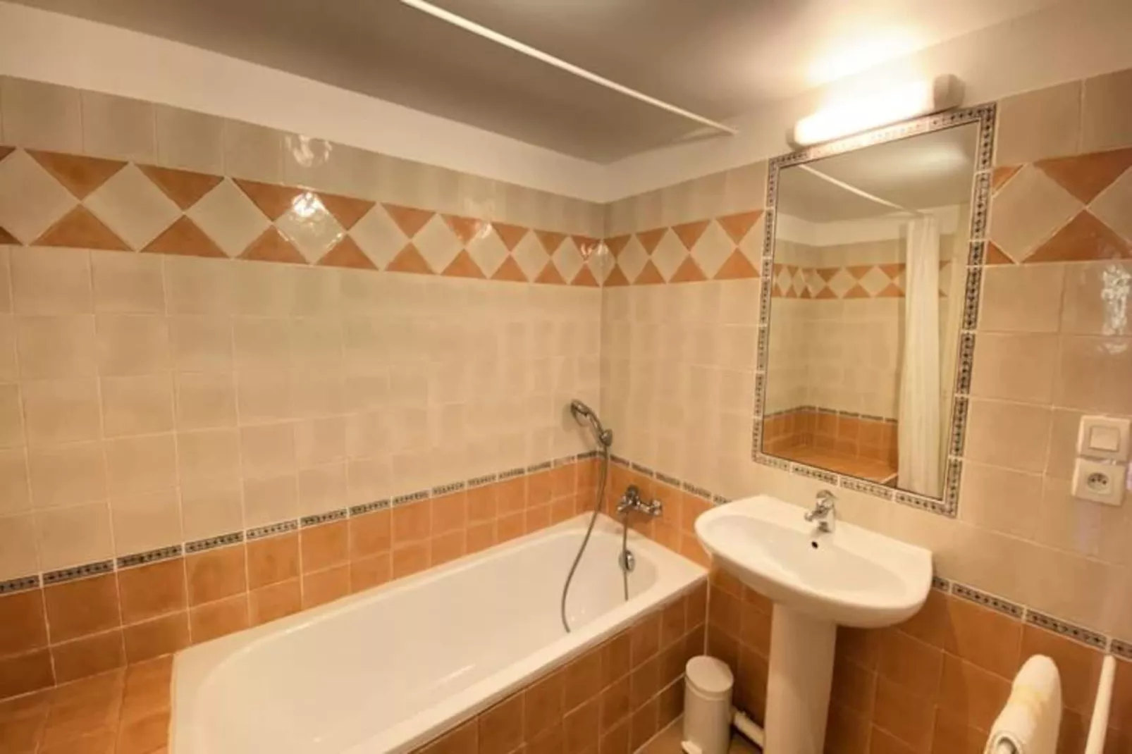 04b5 : Beau Studio Dans Un Mas Proven&ccedil;al - Piscine-Niet-getagd