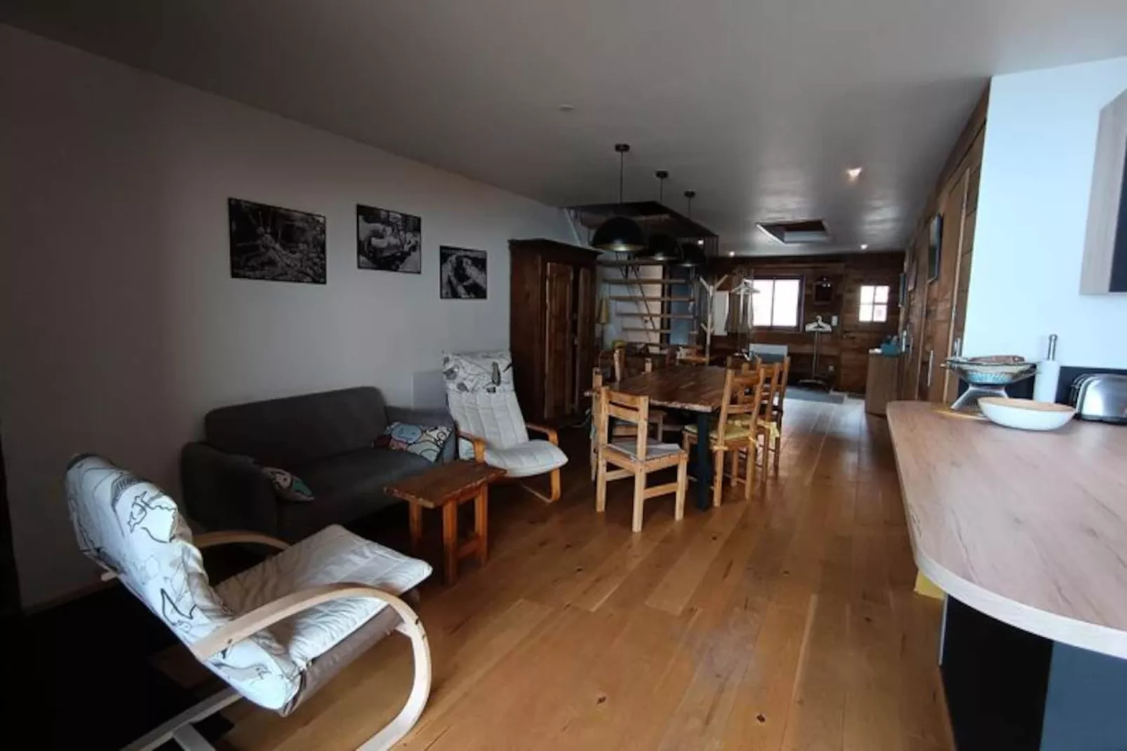 Résidence Maison Bleue Charrette-Niet-getagd