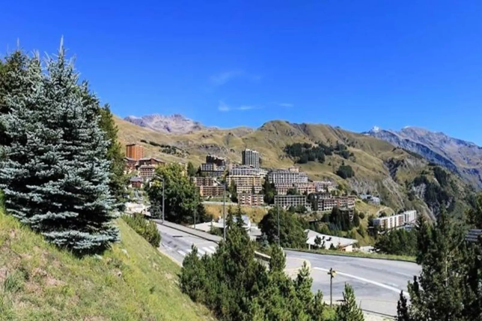 Résidence Rond-point-pistes Ii-Niet-getagd