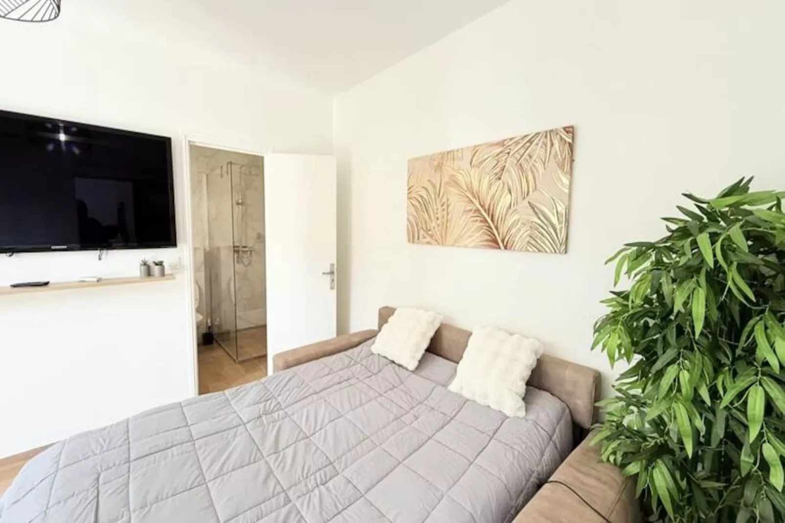 06cp - Beau T2 Super équipé Avec Terrasse-Niet-getagd