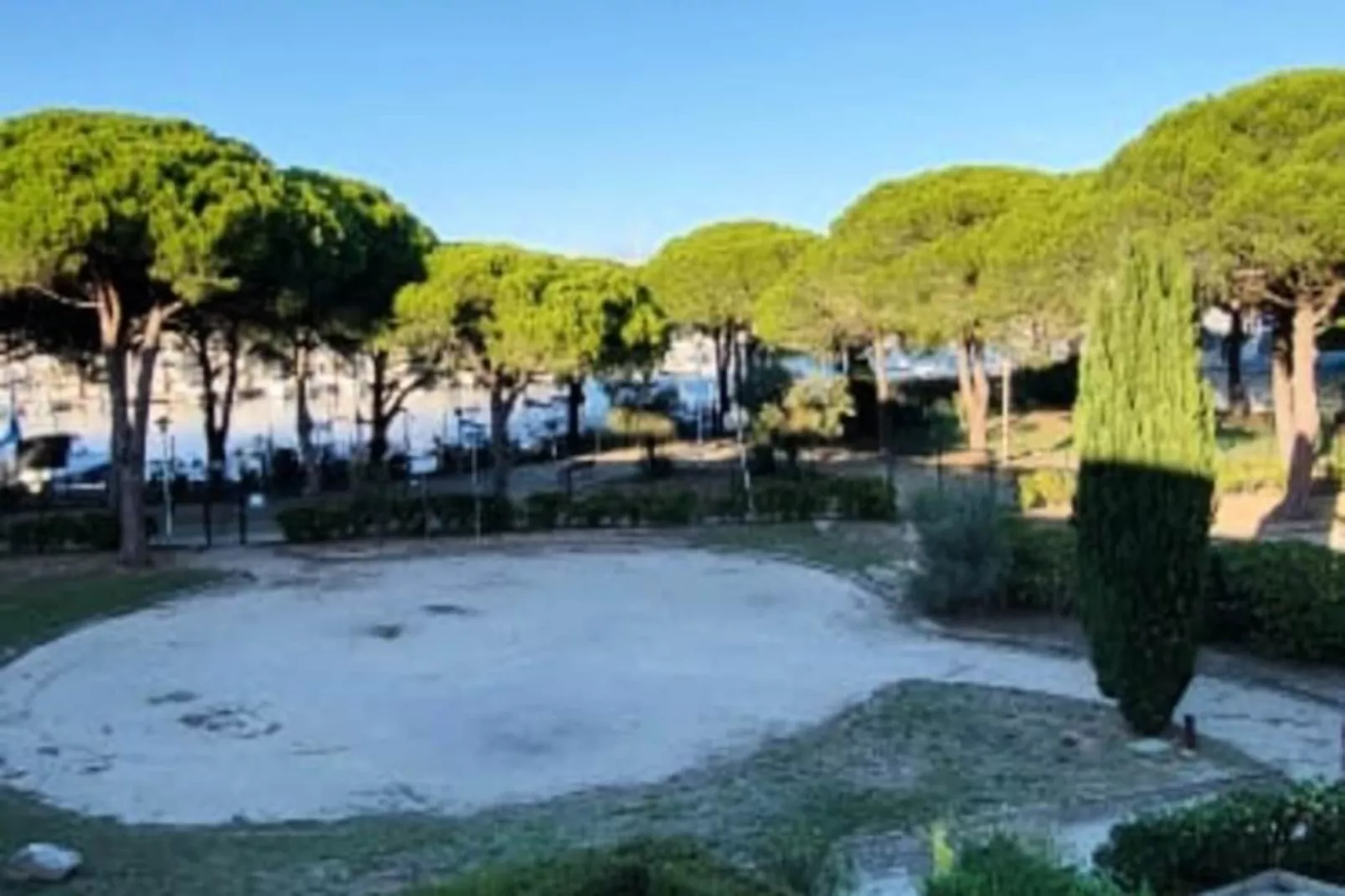 Résidence La Croisi&egrave;re : Vue Sur Les Bateaux, Balcon, R&eacute;nov&eacute;, Climatis&eacute;, Parking, .-Niet-getagd