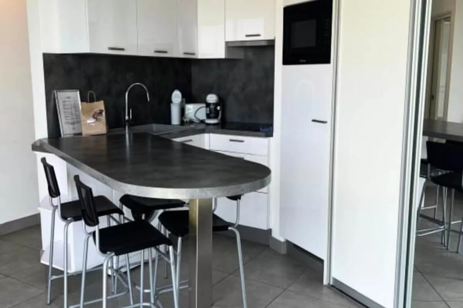 Résidence Les Pieds Dans Le Sable:  Appartement Vue Mer 1 Chambre 1 Cabine-Niet-getagd