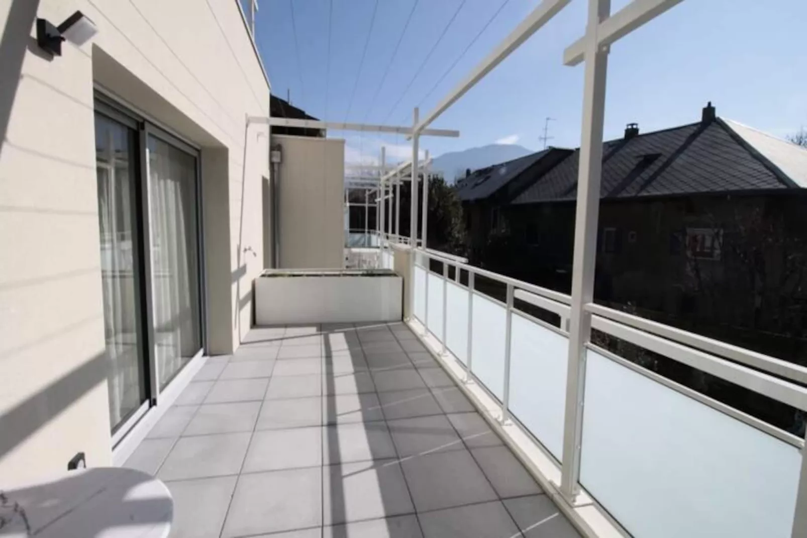 T3 Neuf, Clim, Terrasse & Garage &agrave; 2 Pas Du Lac-Niet-getagd