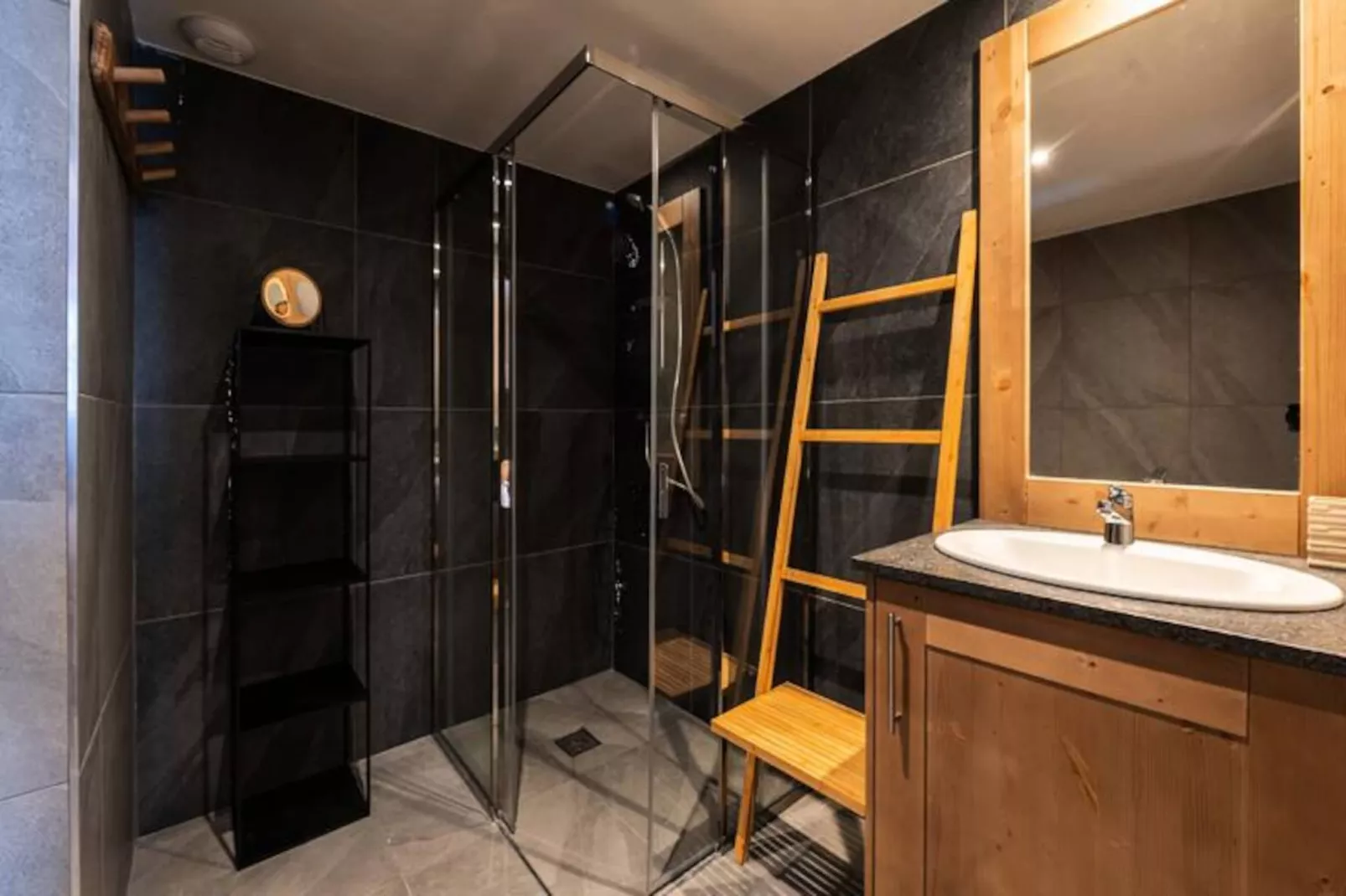 Résidence Manaka-Niet-getagd