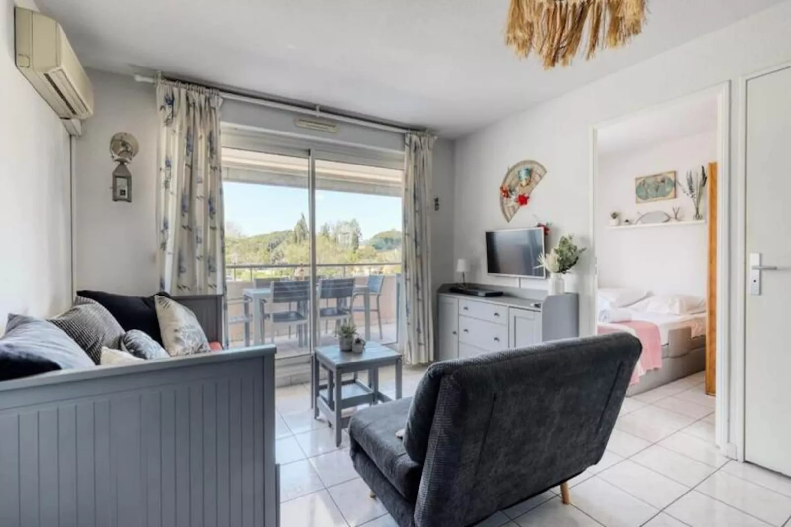 Résidence T2 Au Lavandou - R&eacute;sidence Avec Piscine-Niet-getagd