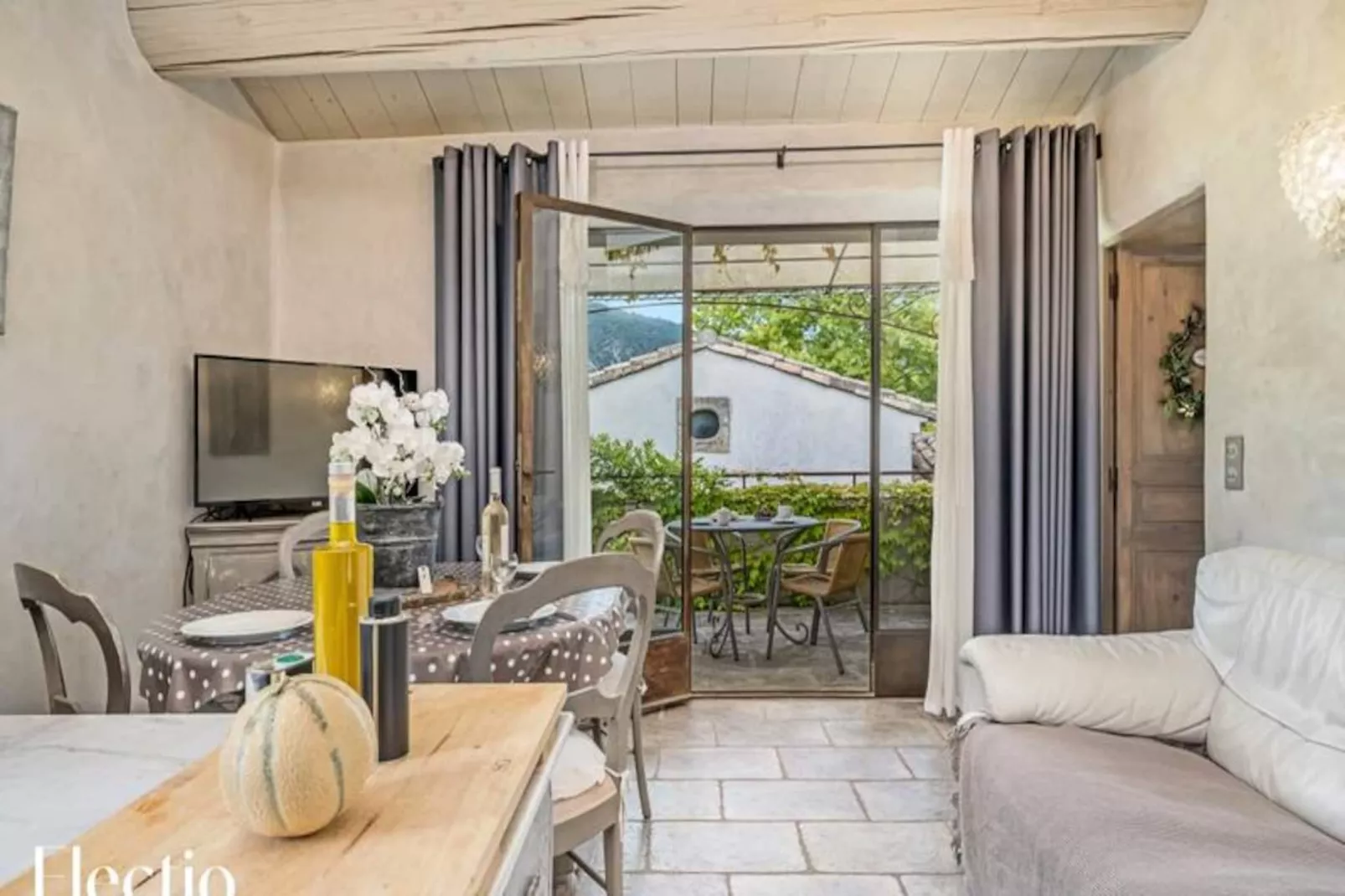 Loggia 7 Cypr&egrave;s | R&eacute;sidence Les Petitons-Niet-getagd