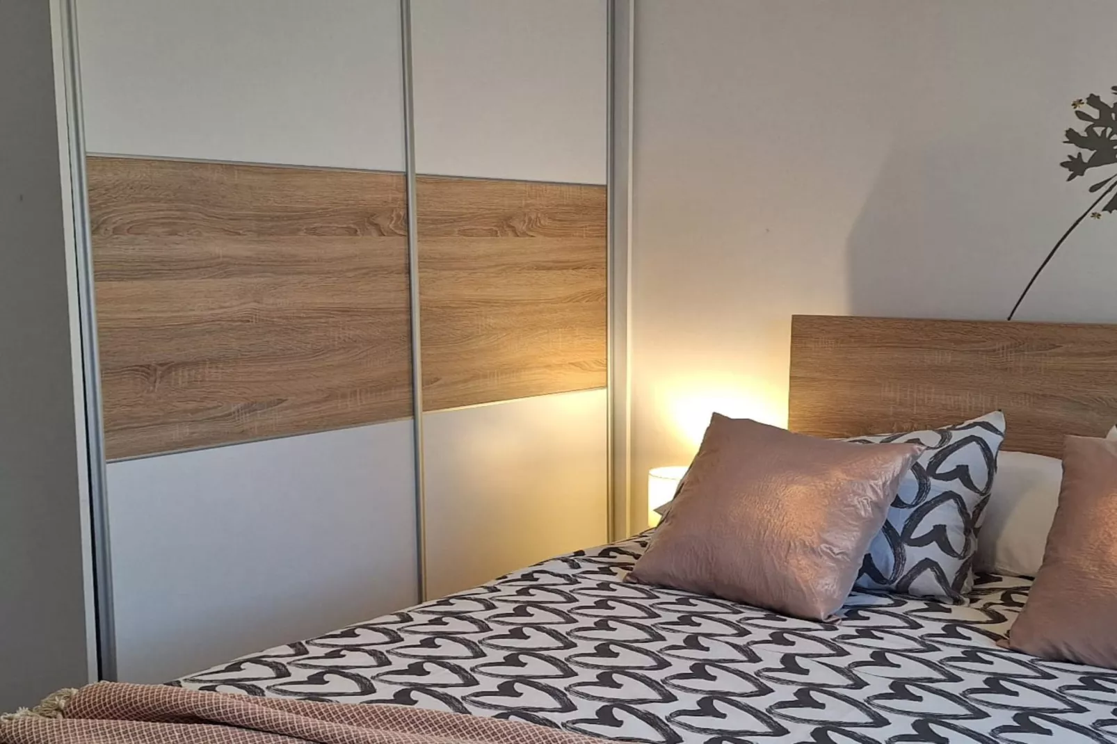 Apartment Cvita & Roza - Two Bedroom Apartment with Balcony and Sea View (Roza) (A1)-Slaapkamer