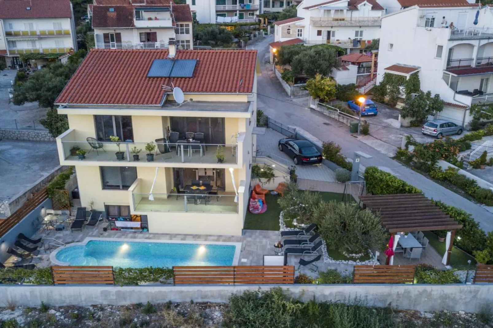 Apartment Cvita & Roza - Two Bedroom apartment with Terrace (Cvita) (A2)-Buitenlucht