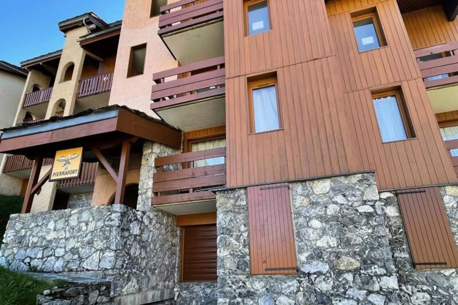 Résidence Pierrafort G-Niet-getagd