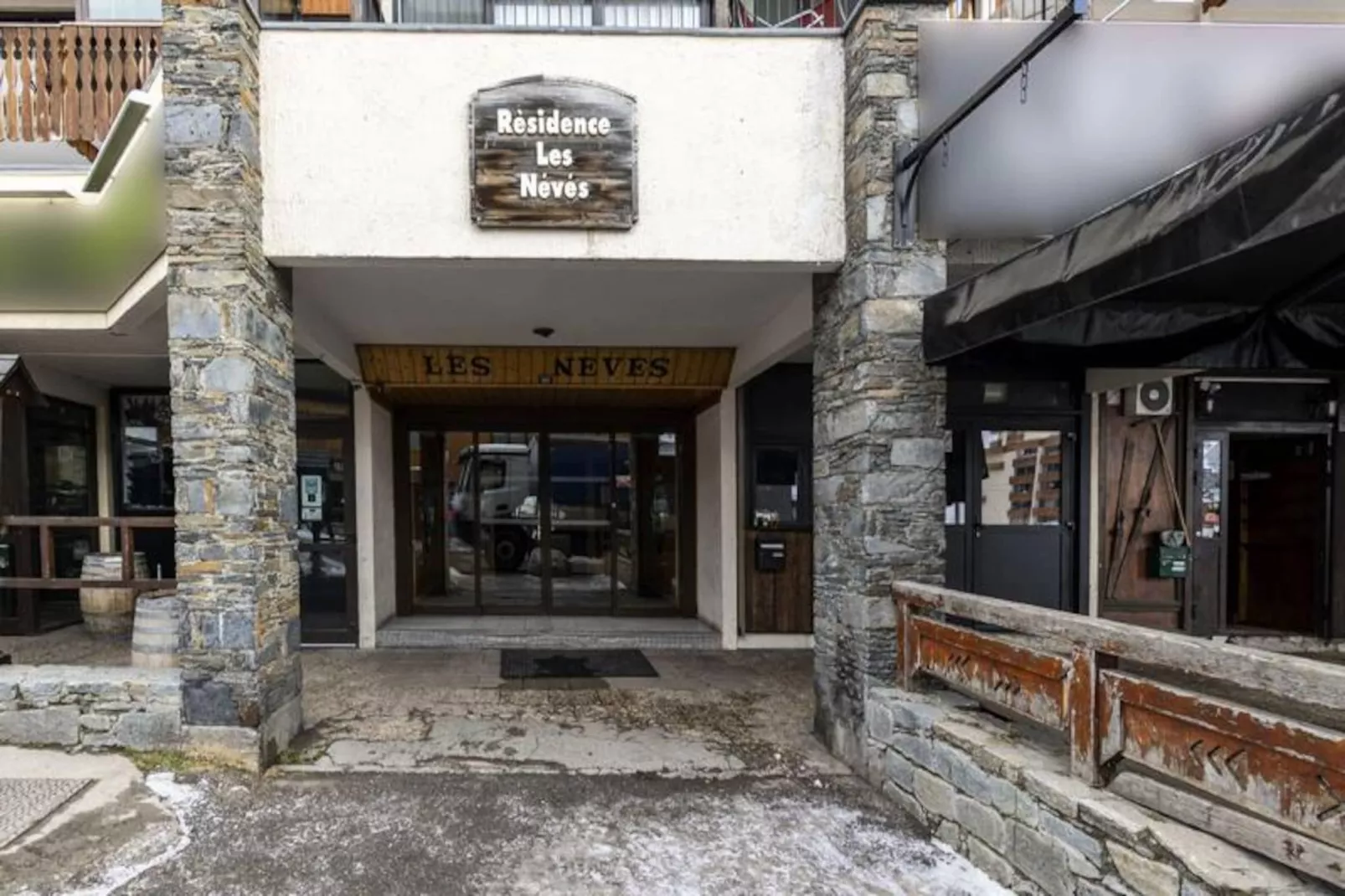 Résidence Neves-Niet-getagd