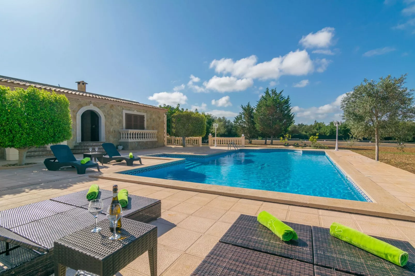 Villa Arhu-Buitenkant zomer