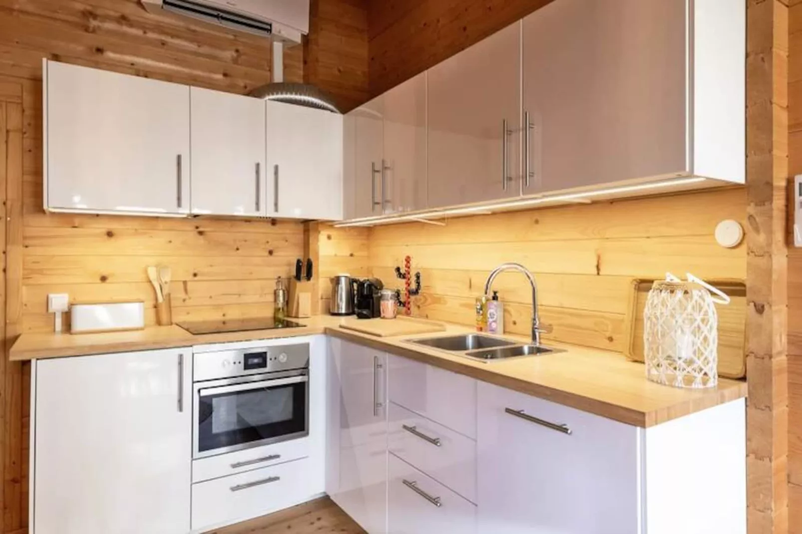 The Sea Lodge-Niet-getagd