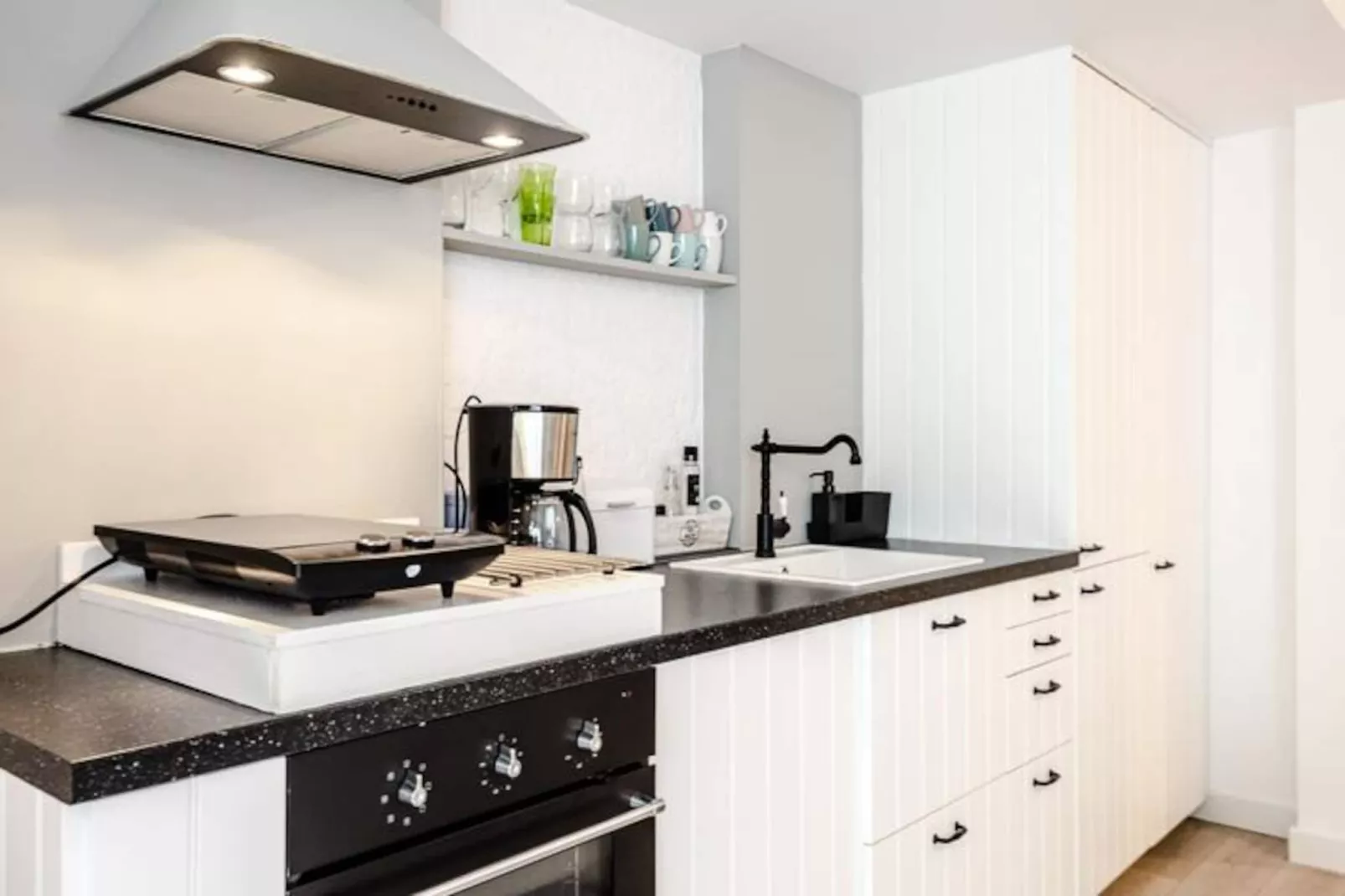 Summer House - Souterrain-Niet-getagd