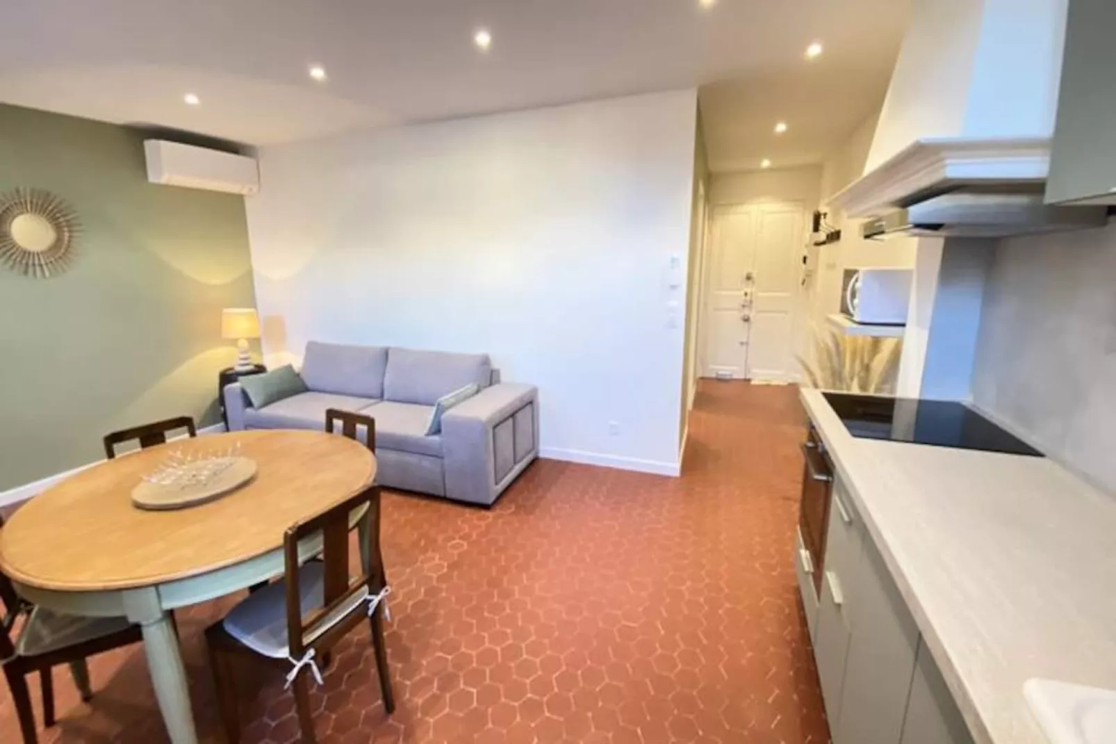 06cf : Bel Appartement Rénové Vieil Antibes-Niet-getagd