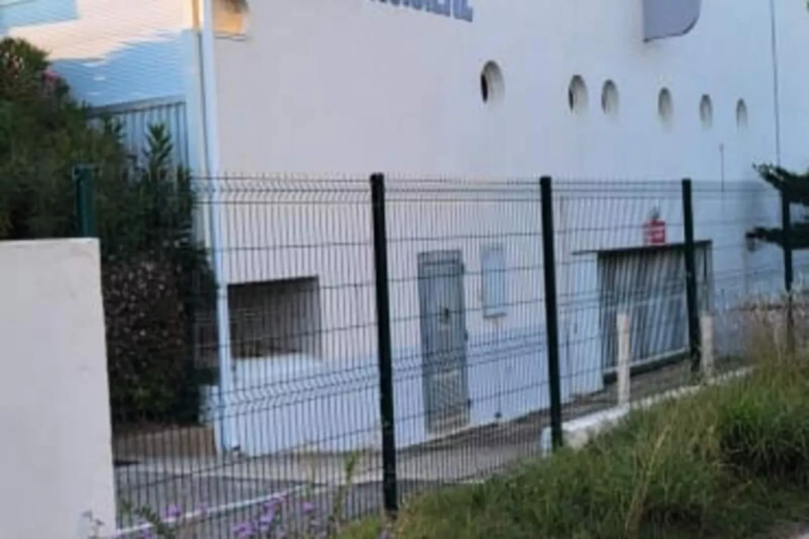 Résidence La Croisi&egrave;re : Vue Sur Les Bateaux, Balcon, R&eacute;nov&eacute;, Climatis&eacute;, Parking, .-Niet-getagd