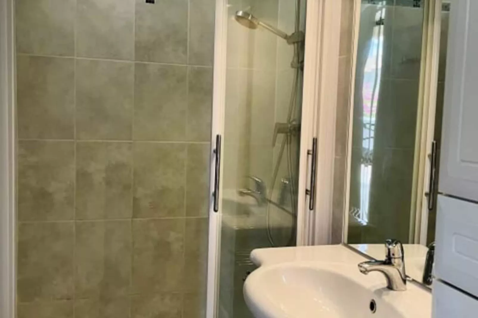 Résidence Les Pinedes - Un Jardin Fleuri &agrave; C&ocirc;t&eacute; De La Plage-Niet-getagd