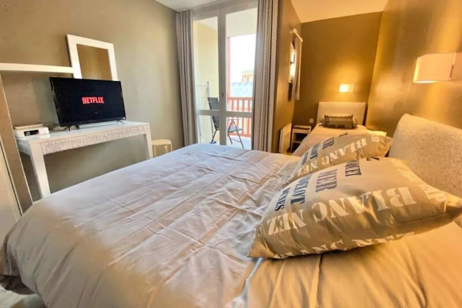 Résidence Charmant Appartement Pour 5 Pers Avec Piscine, Parking Et Tennis-Niet-getagd