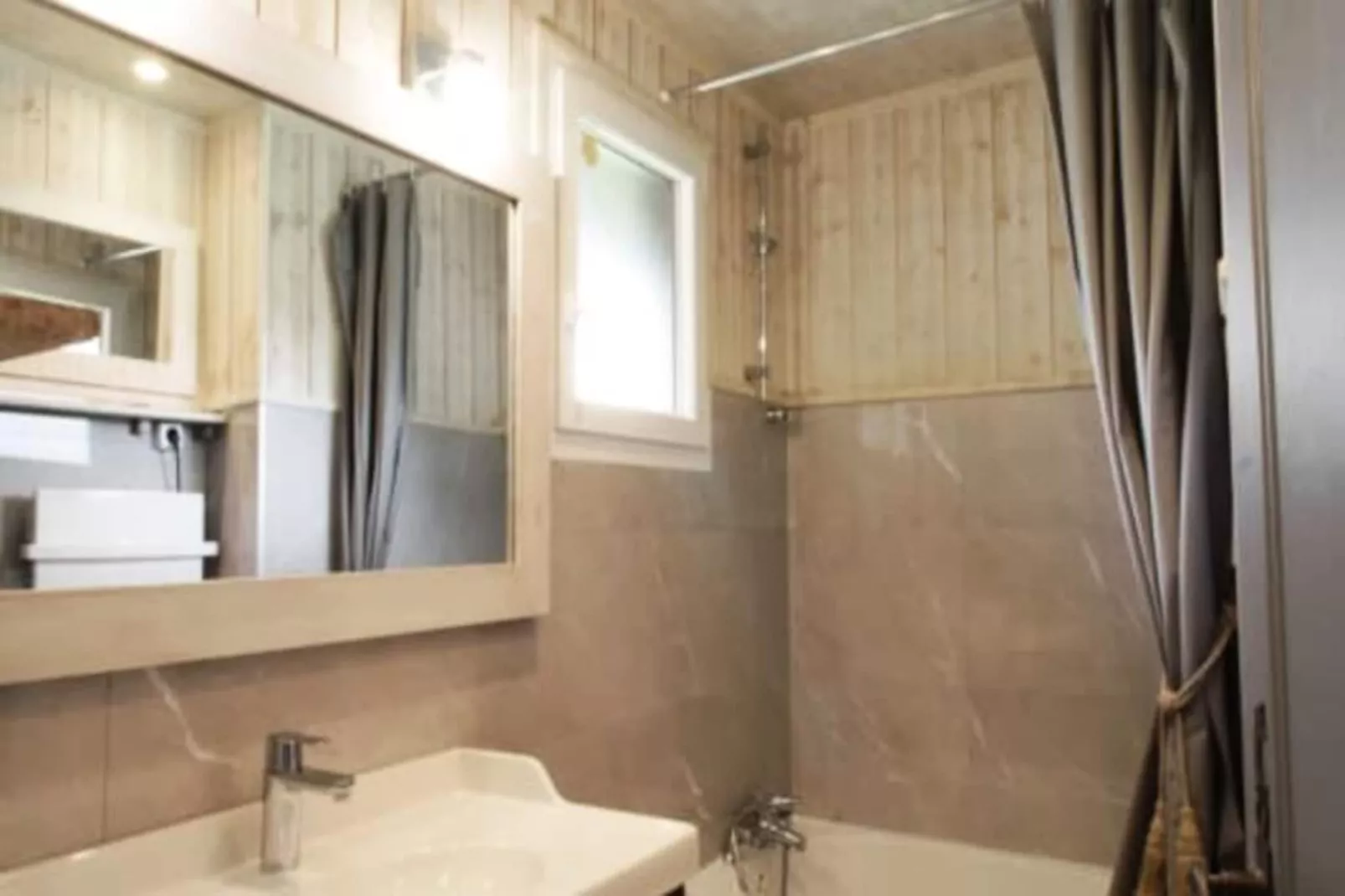 Le Petit Belv&eacute;d&egrave;re: Chalet Avec Piscine & Vue Lac-Niet-getagd