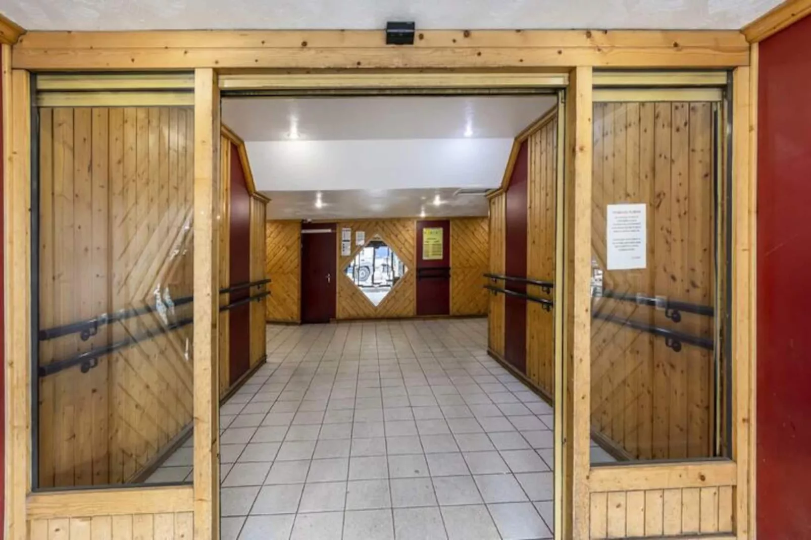 Résidence Neves-Niet-getagd