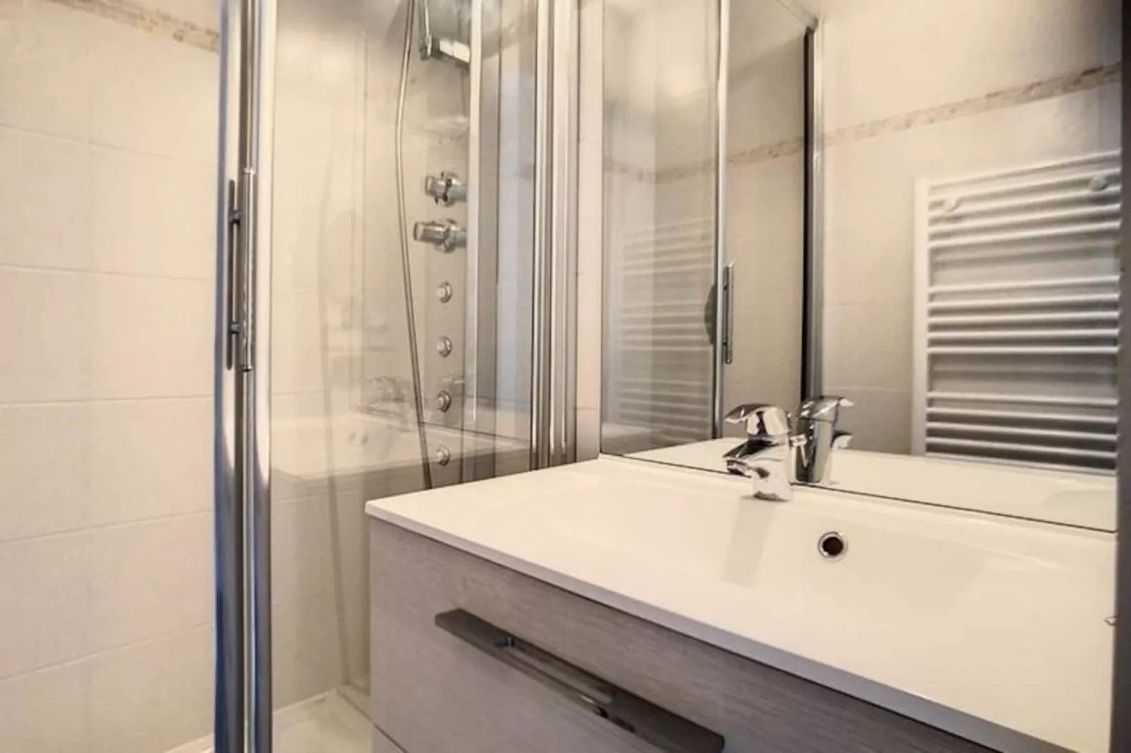 Résidence Sarvan-Niet-getagd