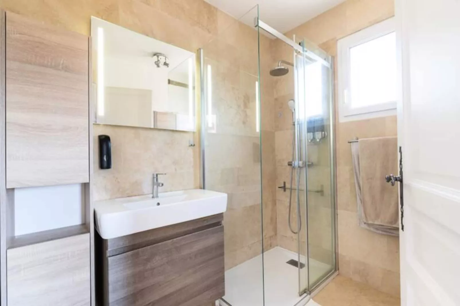 Universo - Piscine Priv&eacute;e Et Grand Jardin-Niet-getagd