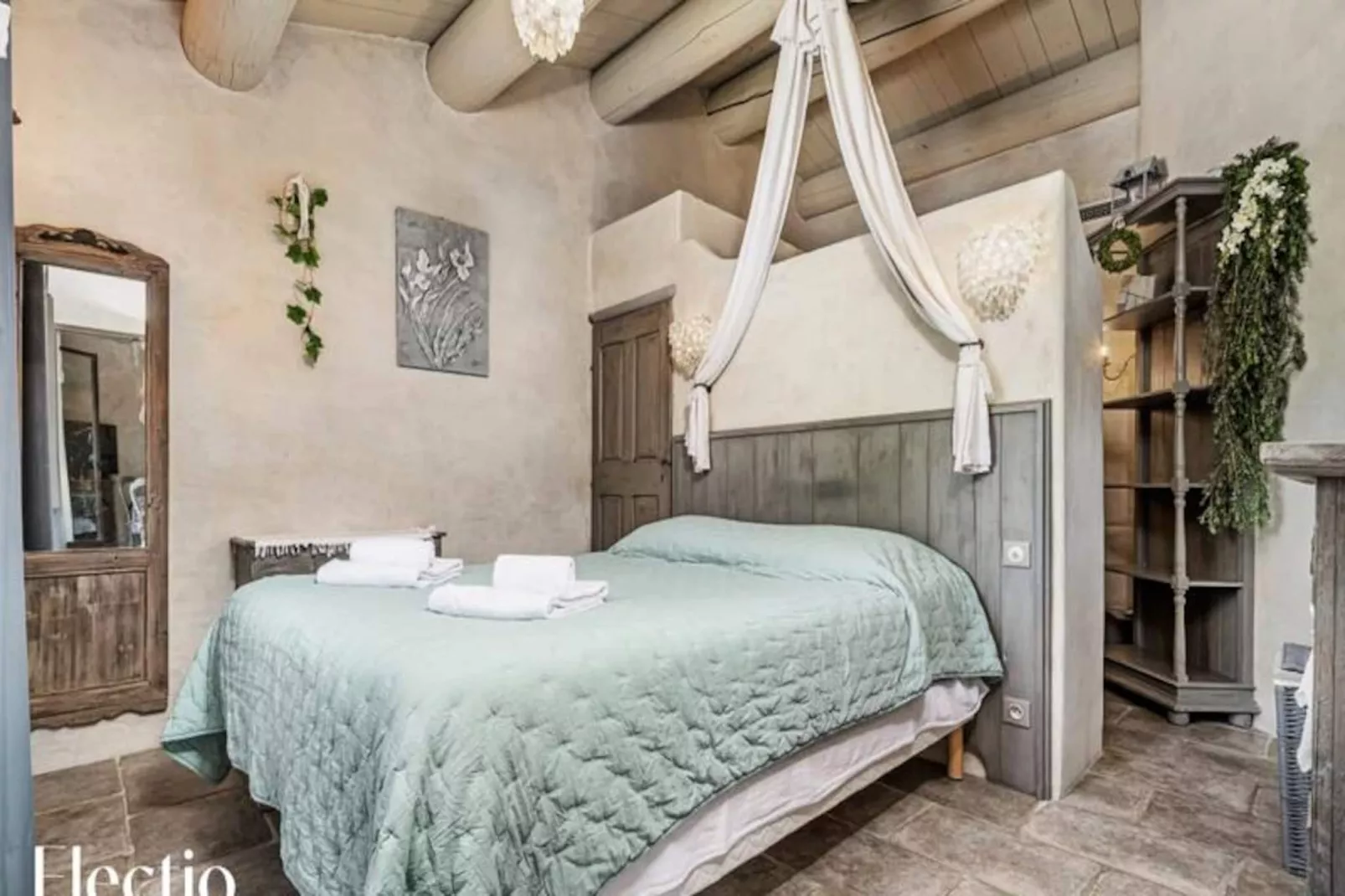 Loggia 7 Cypr&egrave;s | R&eacute;sidence Les Petitons-Niet-getagd