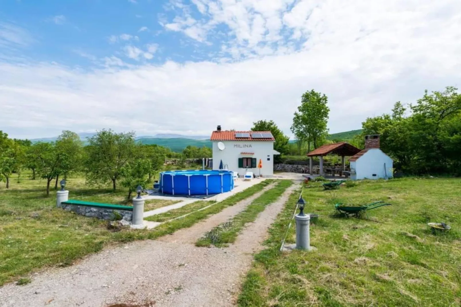 Village Holiday House Ivan Kozina with Pool-Buitenlucht