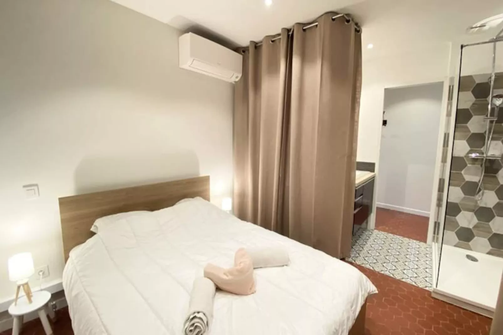 06cf : Bel Appartement Rénové Vieil Antibes-Niet-getagd