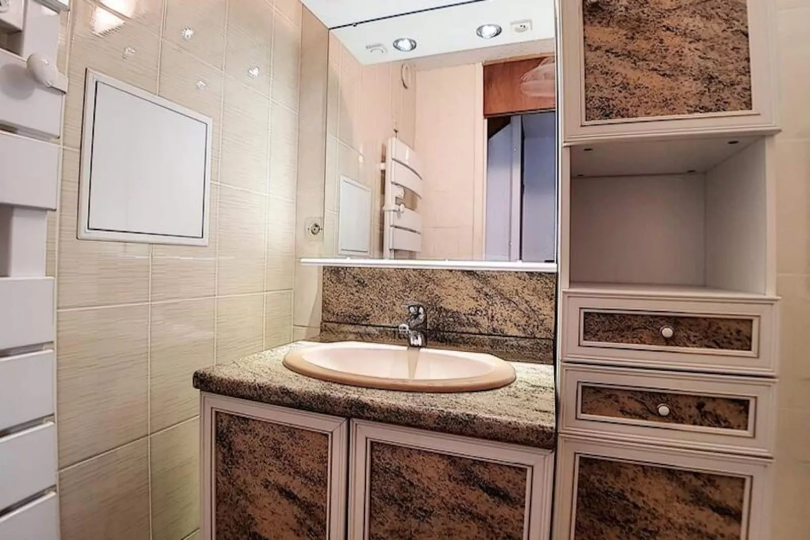 Résidence Evons-Niet-getagd