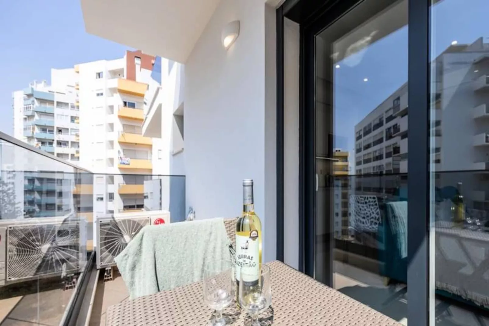 Apartment Brandy-Niet-getagd