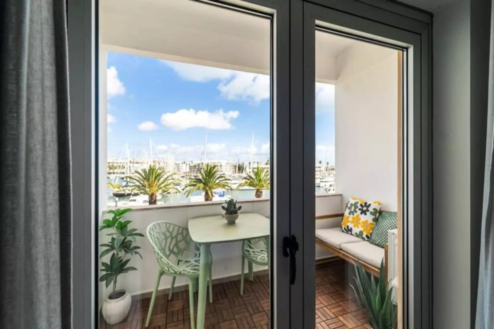 Captain's Quarters-Niet-getagd