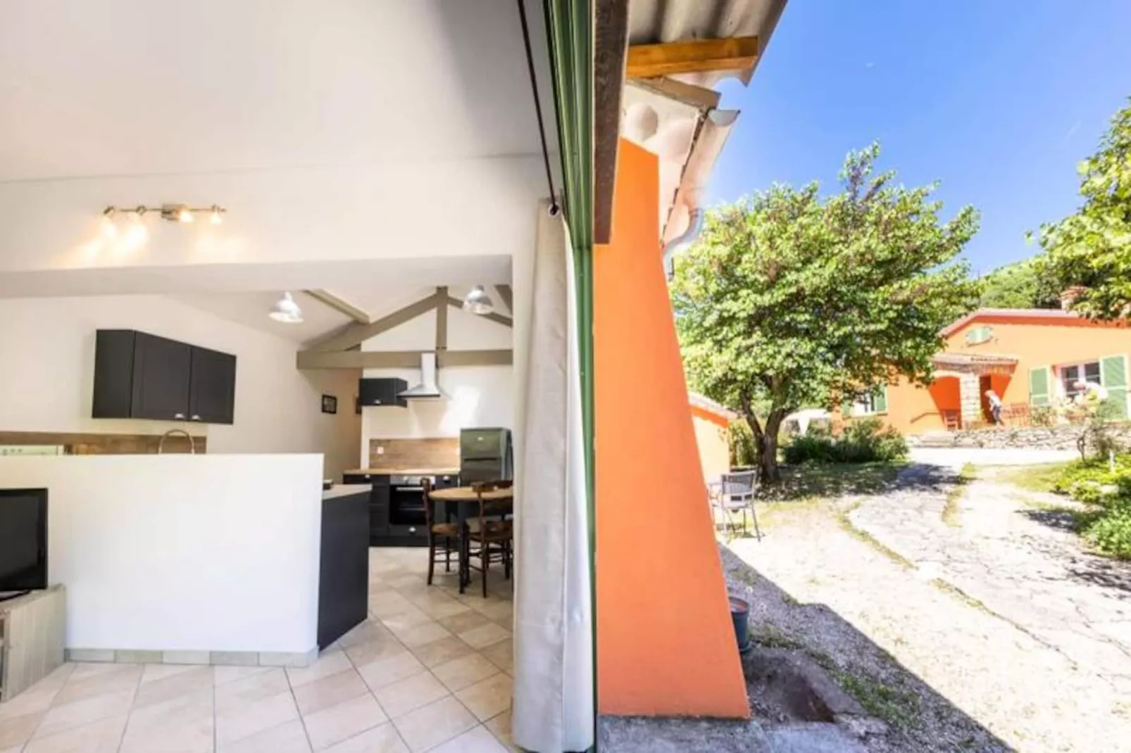 06bv : Cottage Au Calme Avec Piscine-Niet-getagd