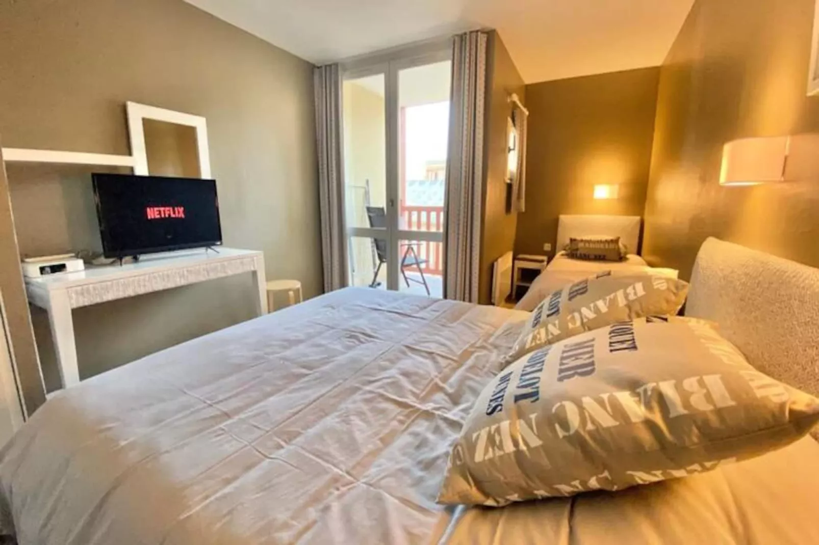 Résidence Charmant Appartement Pour 5 Pers Avec Piscine, Parking Et Tennis-Niet-getagd