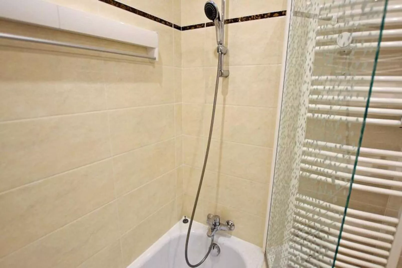 Résidence Cimes-Niet-getagd