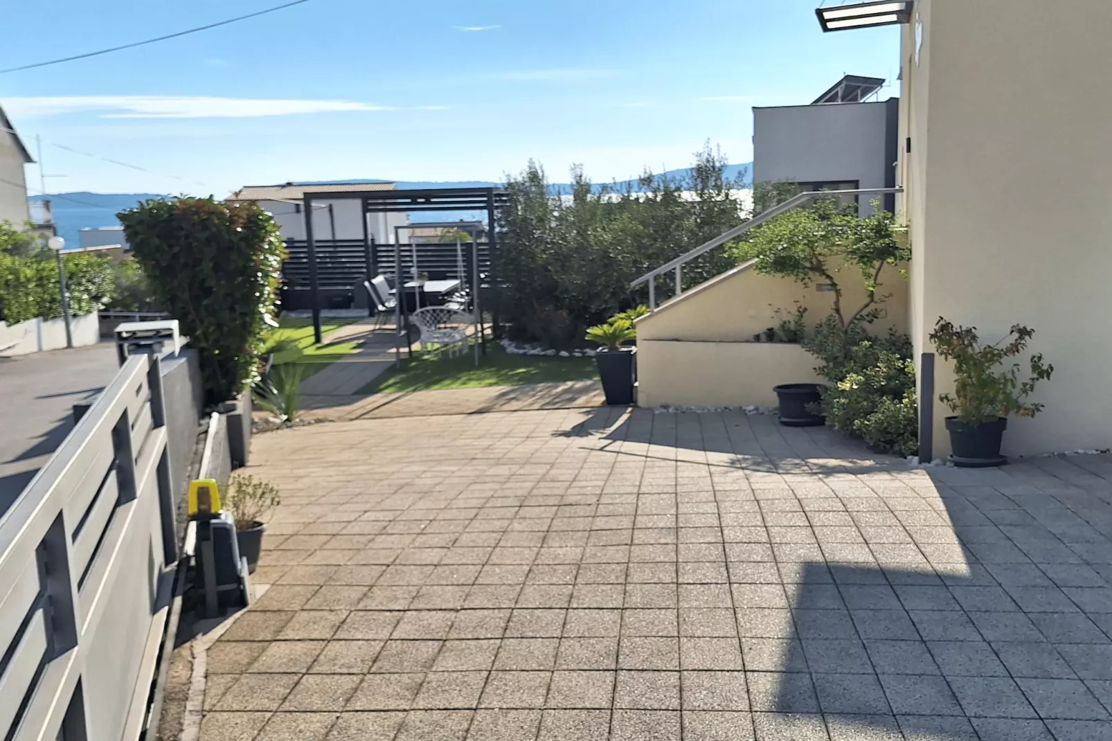 Apartment Cvita & Roza - Two Bedroom apartment with Terrace (Cvita) (A2)-Buitenlucht