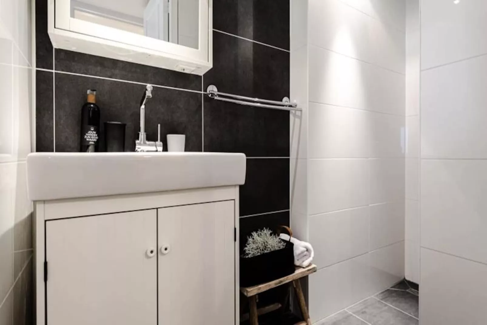 Summer House - Souterrain-Niet-getagd