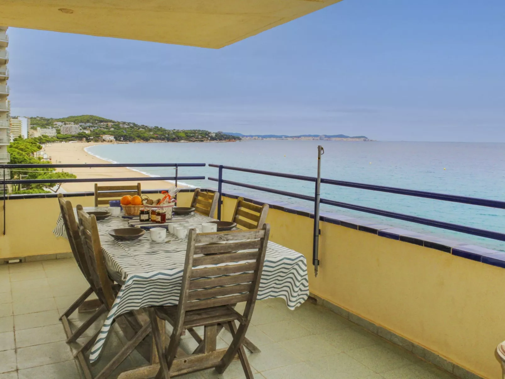 Los Laureles Blancos-Buiten