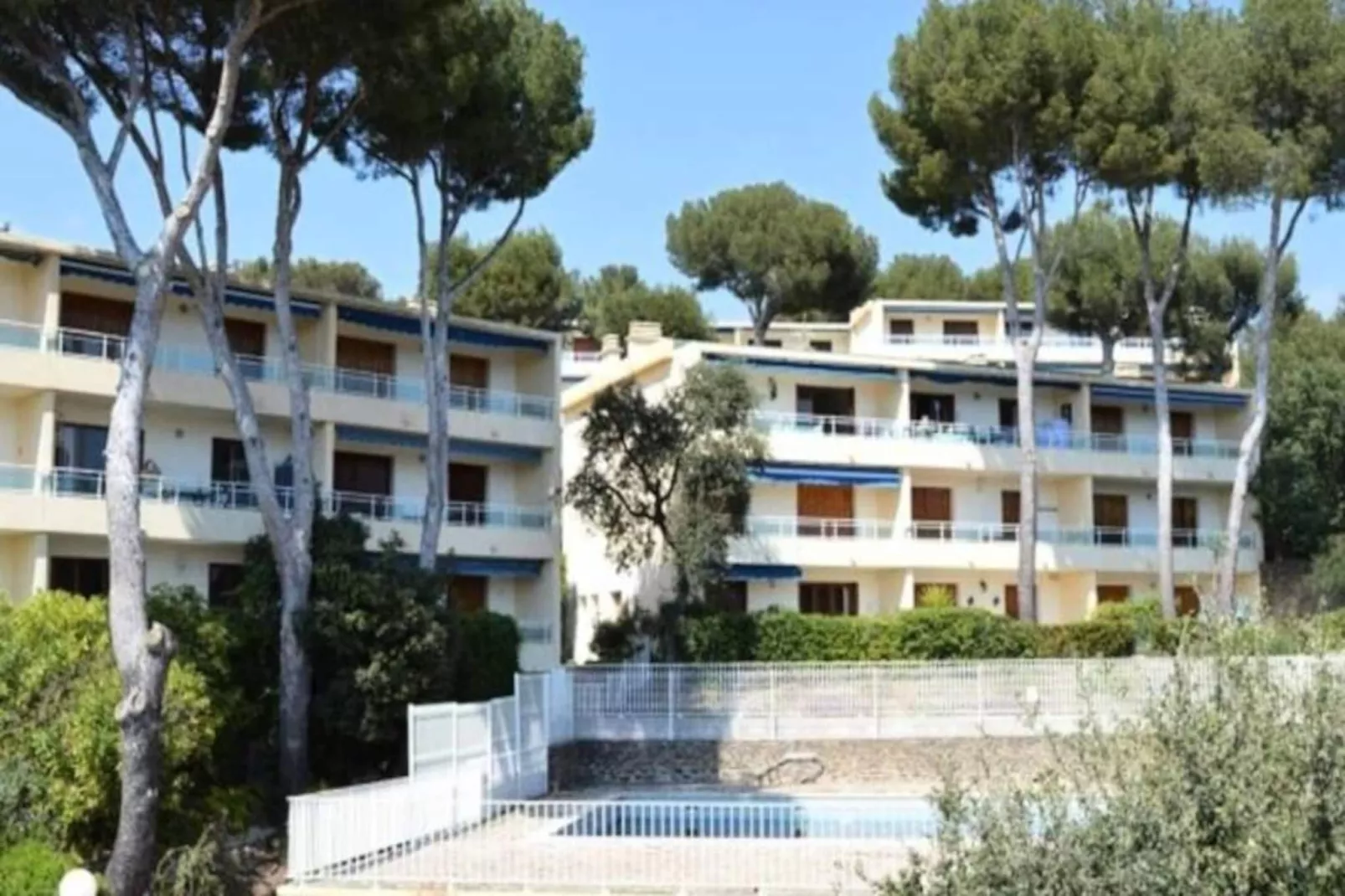 Résidence T3 R&eacute;cent Dans R&eacute;sidence Avec Piscine &agrave; La Favi&egrave;re-Niet-getagd