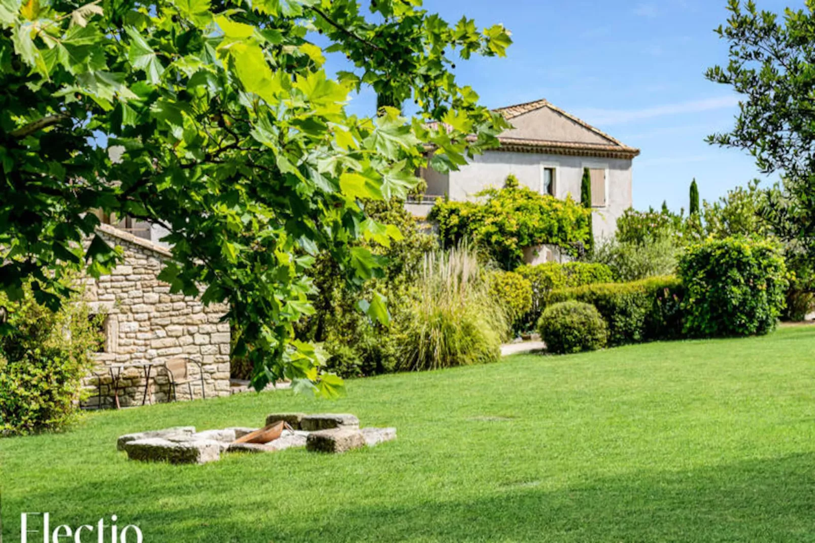 Loggia 7 Cypr&egrave;s | R&eacute;sidence Les Petitons-Niet-getagd