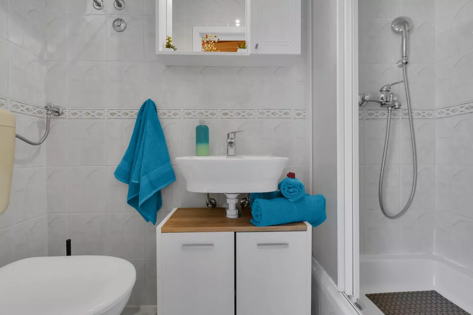 Apartments Kata - Three Bedroom Apartment with Balcony-Badkamer