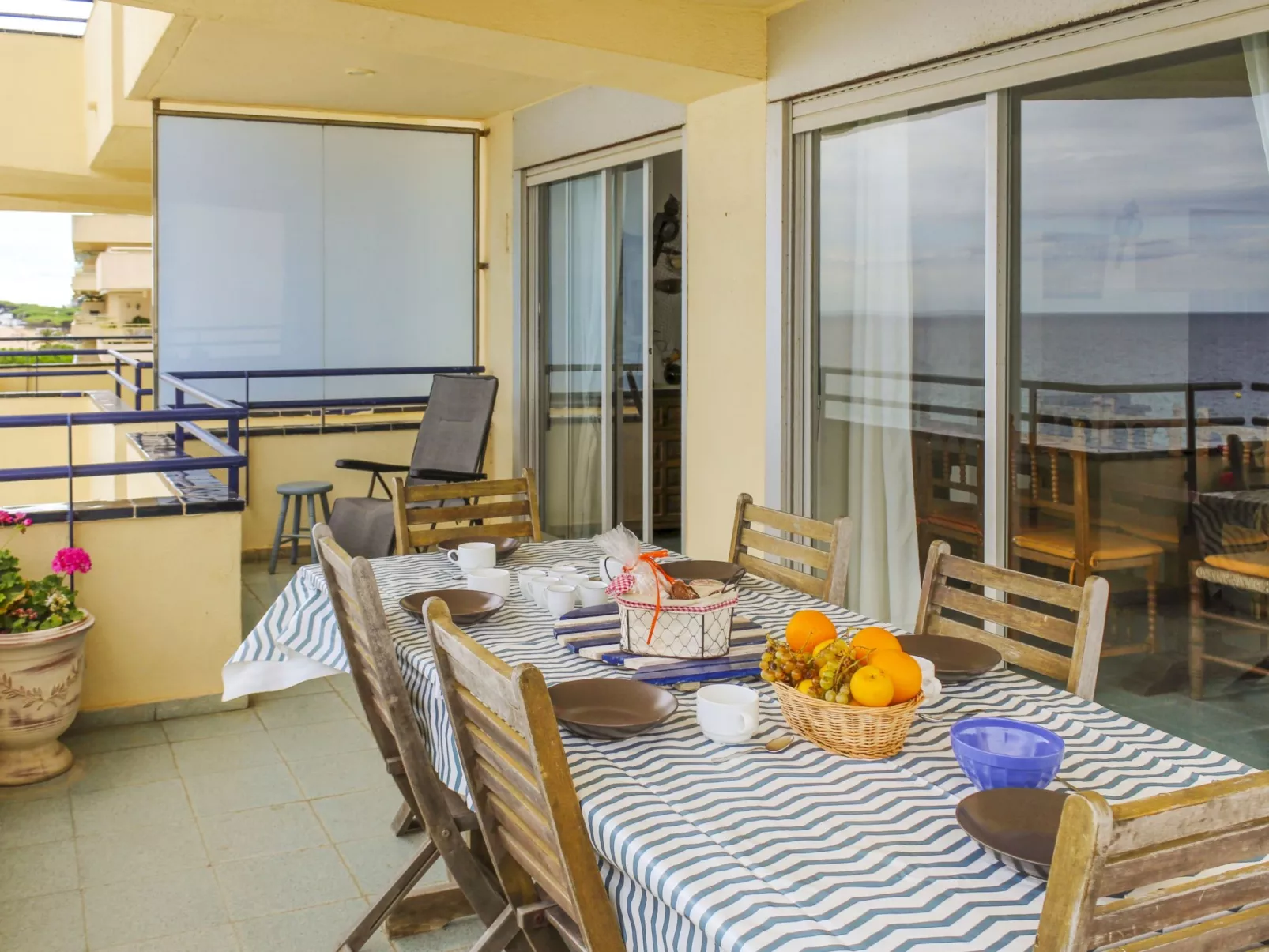 Los Laureles Blancos-Buiten