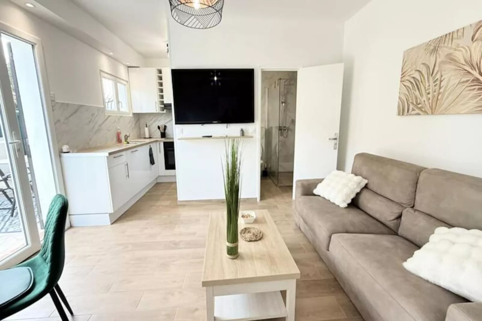 06cp - Beau T2 Super équipé Avec Terrasse-Niet-getagd