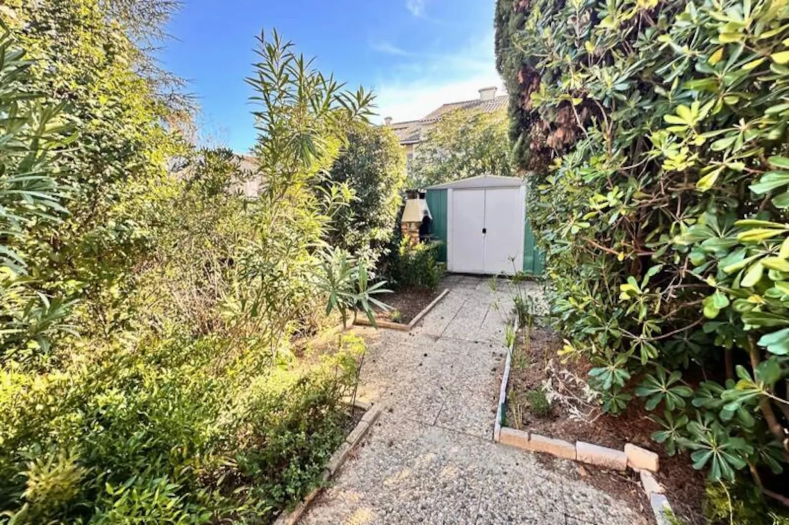 Résidence Les Pinedes - Un Jardin Fleuri &agrave; C&ocirc;t&eacute; De La Plage-Niet-getagd