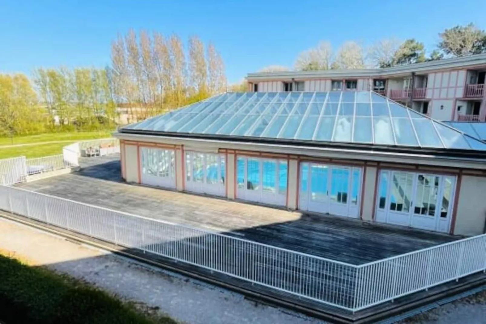 Résidence Charmant Appartement Pour 5 Pers Avec Piscine, Parking Et Tennis-Niet-getagd