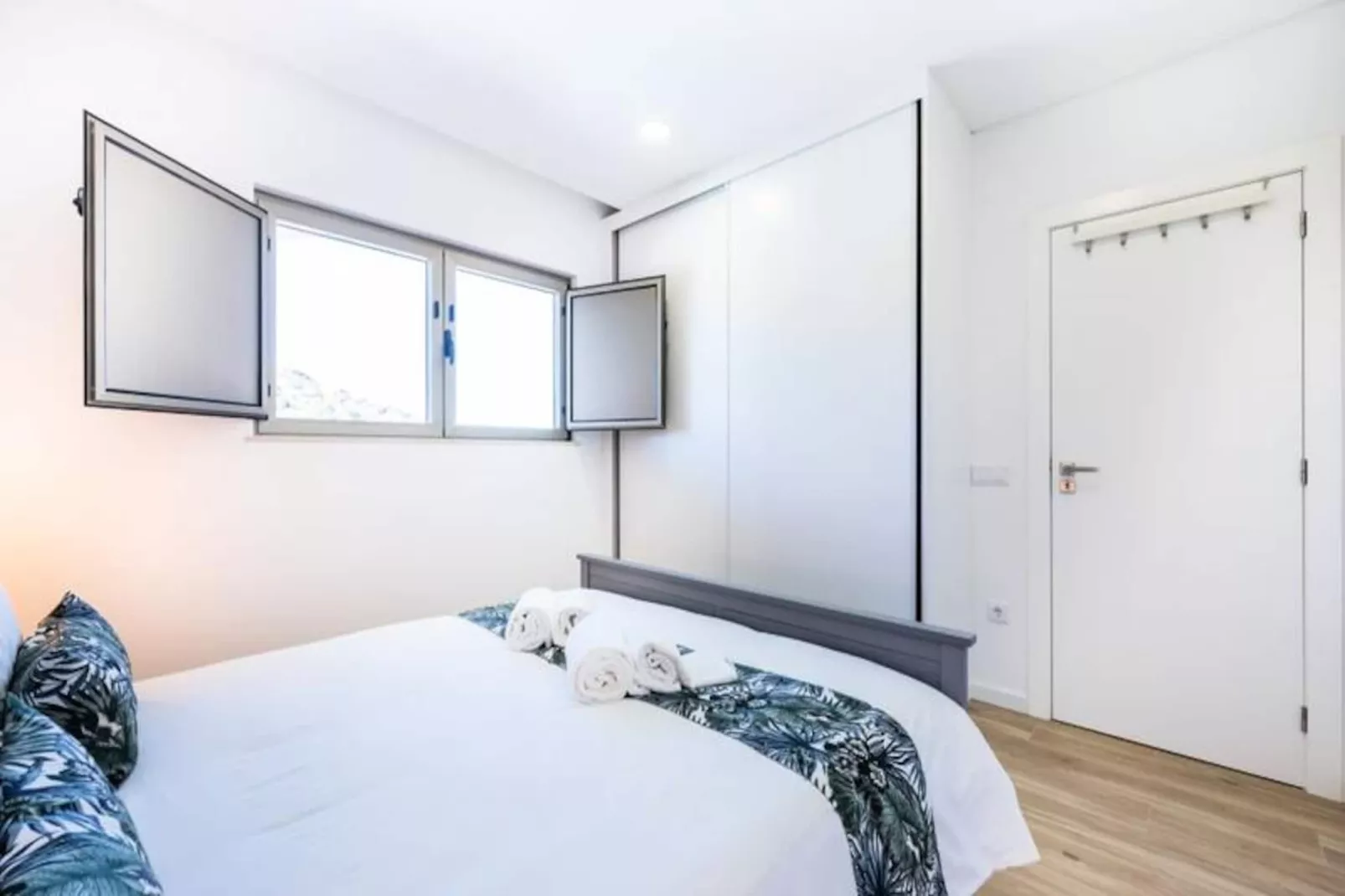 The Kuuyi Suite - Burgau-Niet-getagd