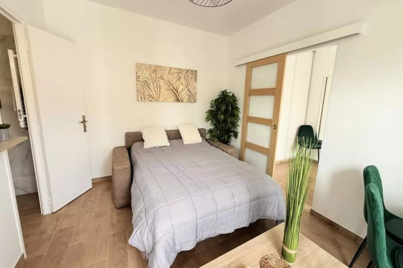 06cp - Beau T2 Super équipé Avec Terrasse-Niet-getagd