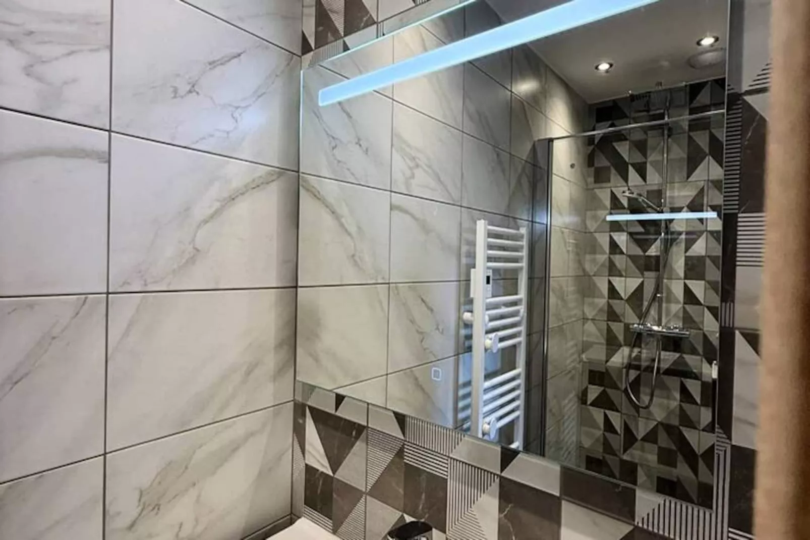 Résidence Complexe Aiguilles-Niet-getagd