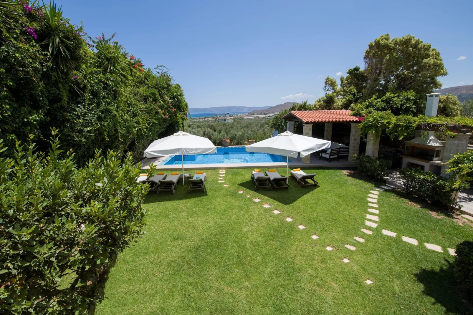 Villa Arhontariki 5prs-Tuinen zomer